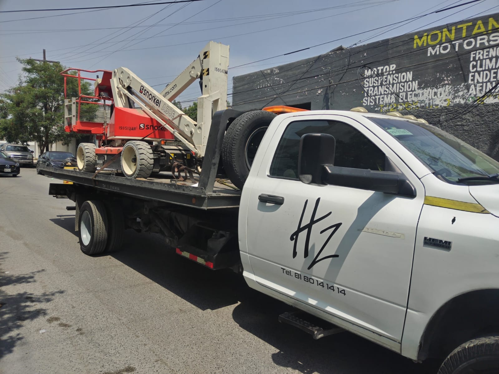 Rescate de autos nocturno